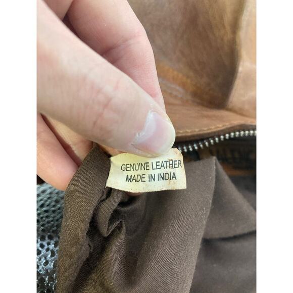 VILENCA HOLLAND SMALL BROWN GENUINE LEATHER CROSSBODY BAG - Picture 10 of 10